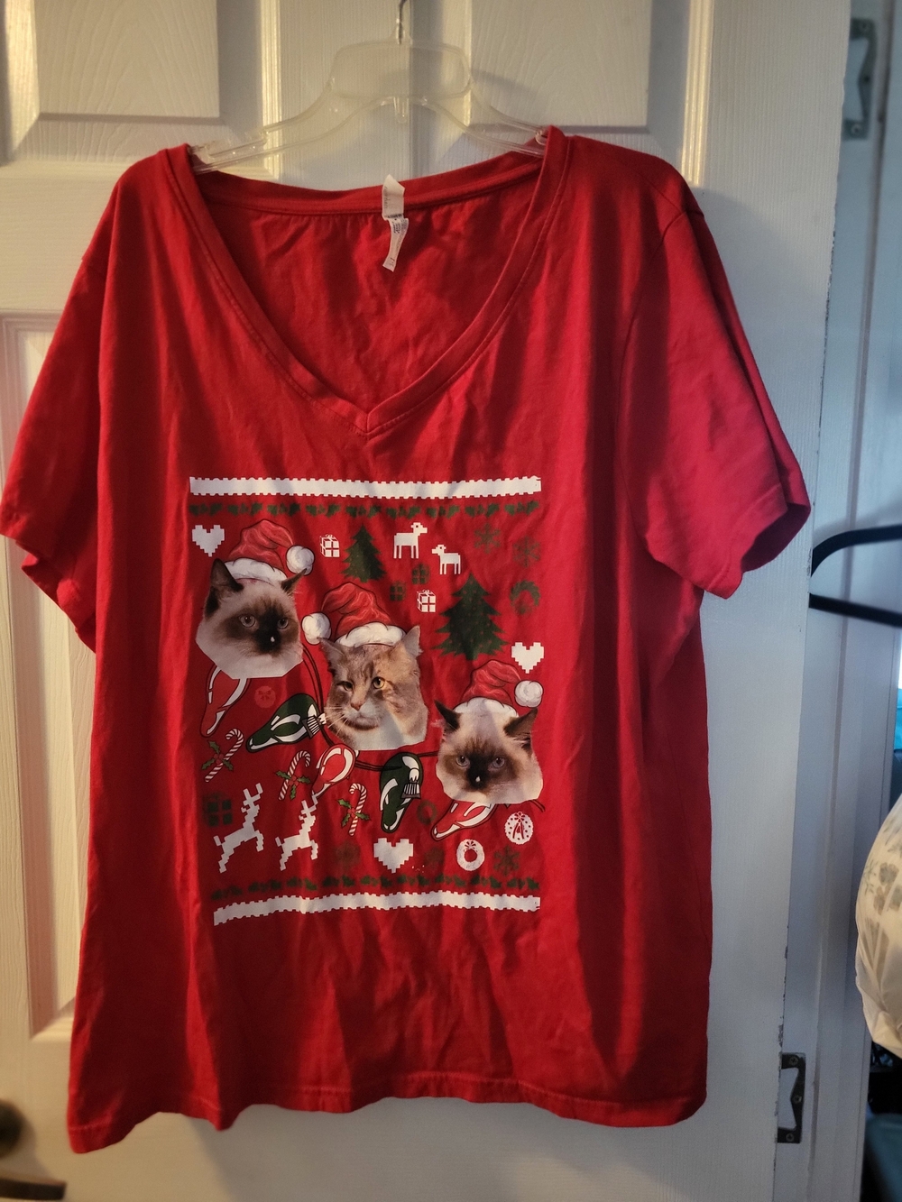 Womens Red V-Neck Holiday Cat Graphic Teebu L.A.T Apparel